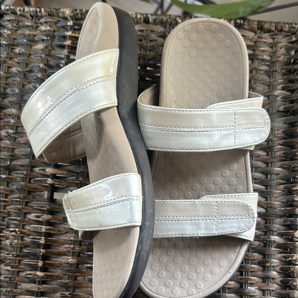 Vionic Cream Double Strap Slides - Picture 2 of 9